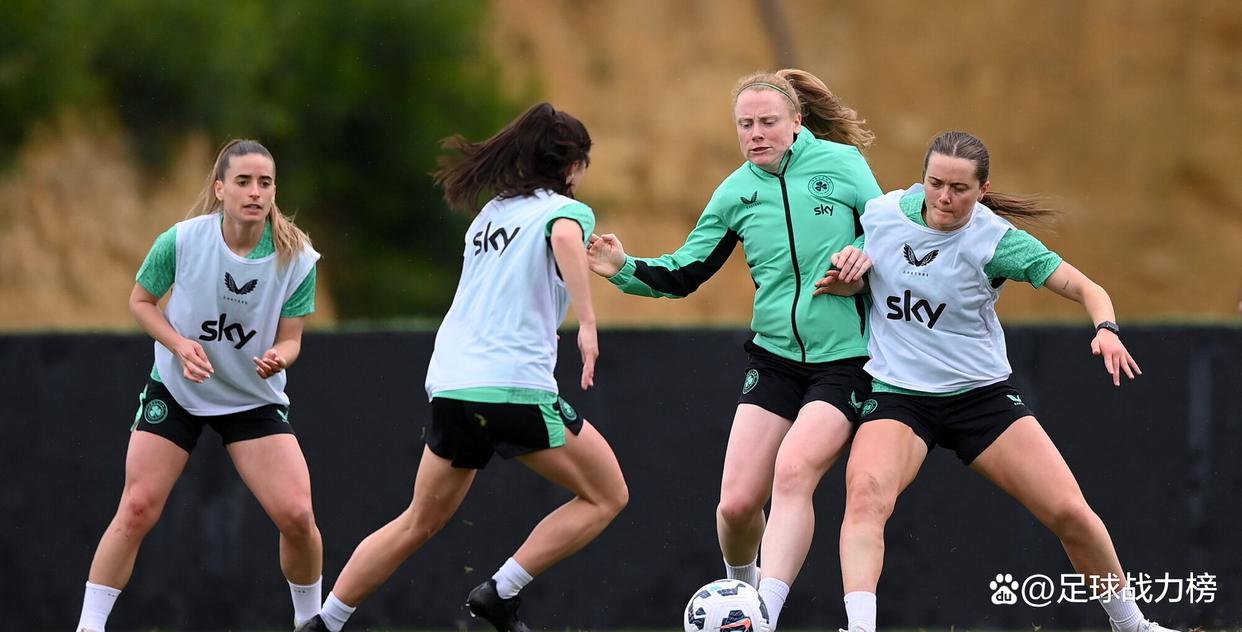 爱尔兰女足选手在比赛中尽展风采 爱尔兰女足选手在比赛中尽展风采