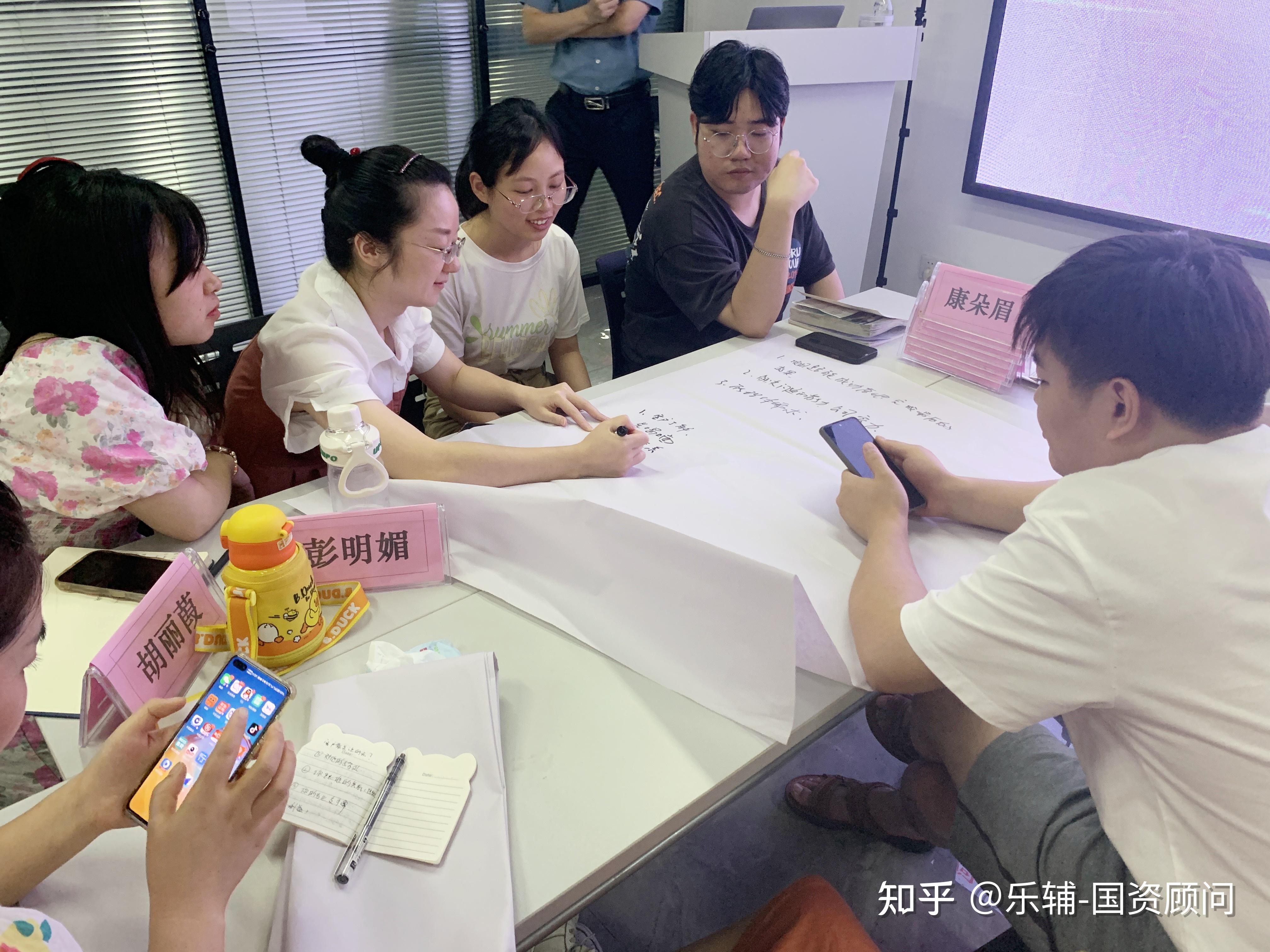 aoa体育活动-教练团队研究对手战术，掌握先机