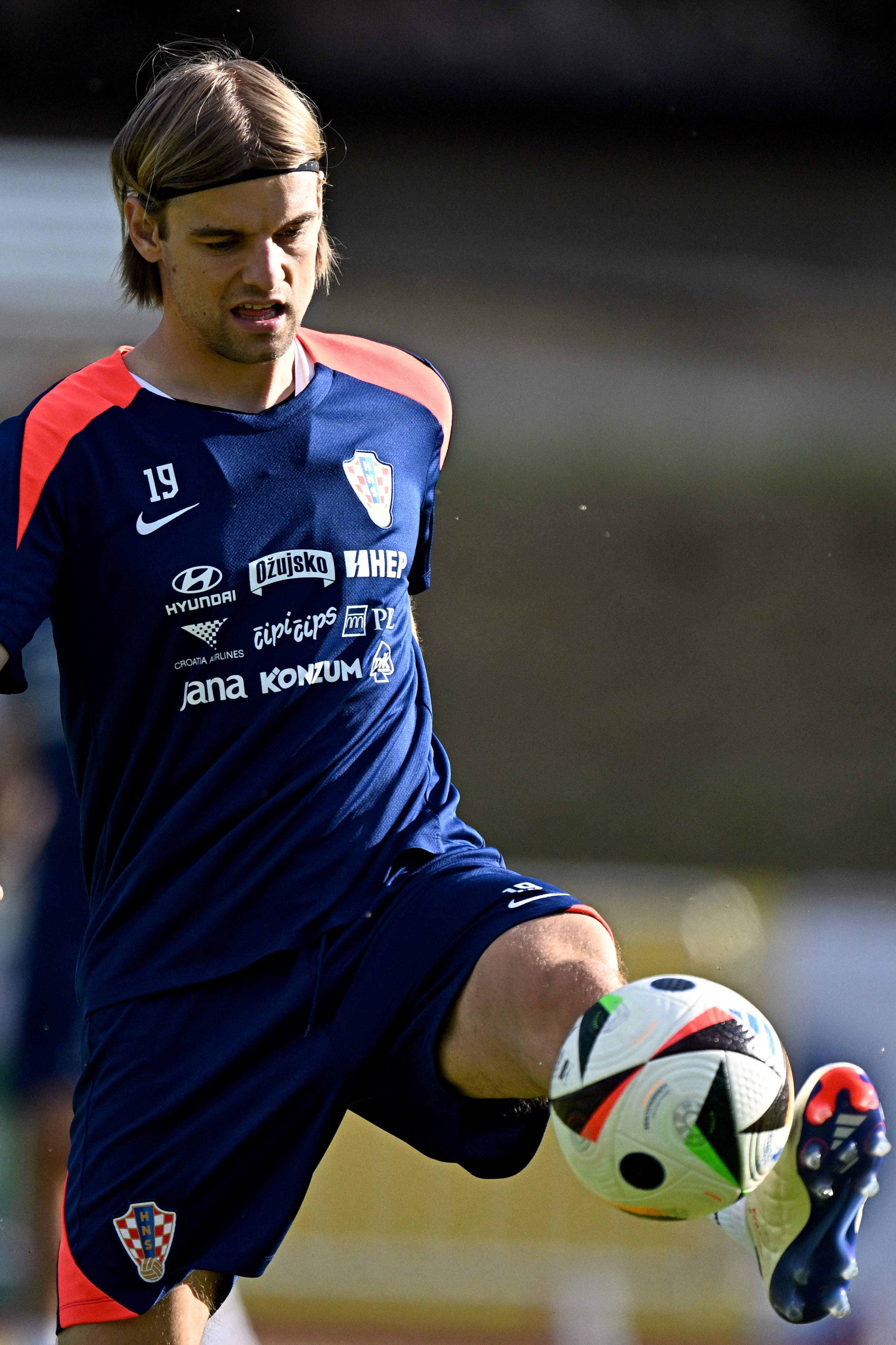 克罗地亚队经历激烈战斗,成功挺进半决赛 克罗地亚队经历激烈战斗,成功挺进半决赛