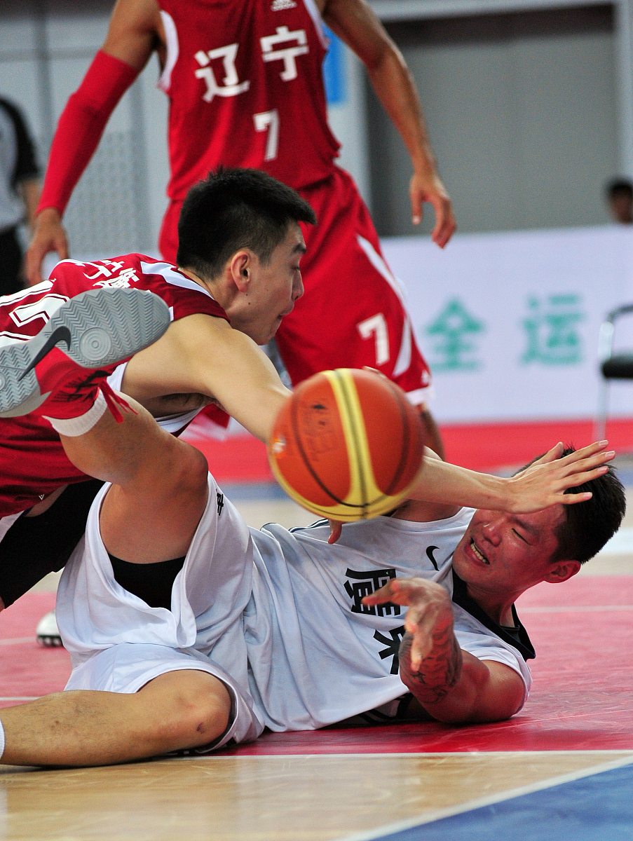 篮球比赛暴力事件频发,球员纷纷受罚 篮球比赛暴力事件频发,球员纷纷受罚