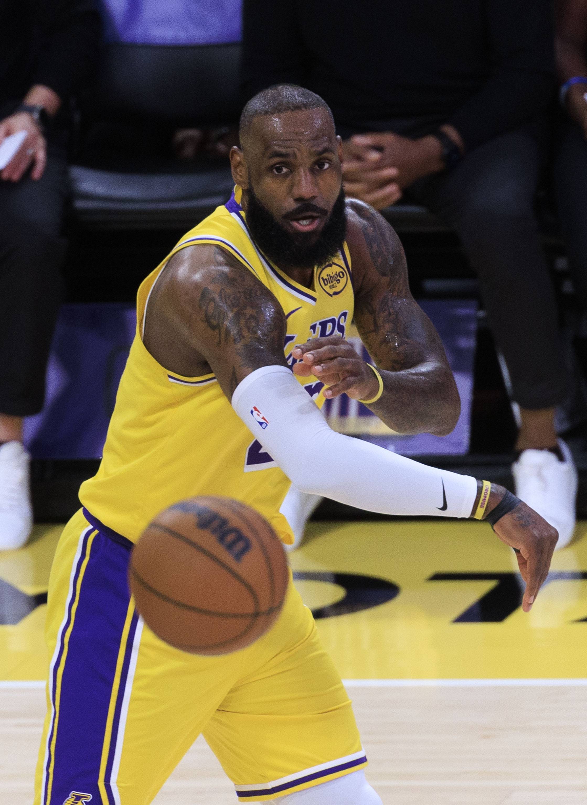 aoa体育娱乐-勒布朗詹姆斯再创新纪录，超越乔丹