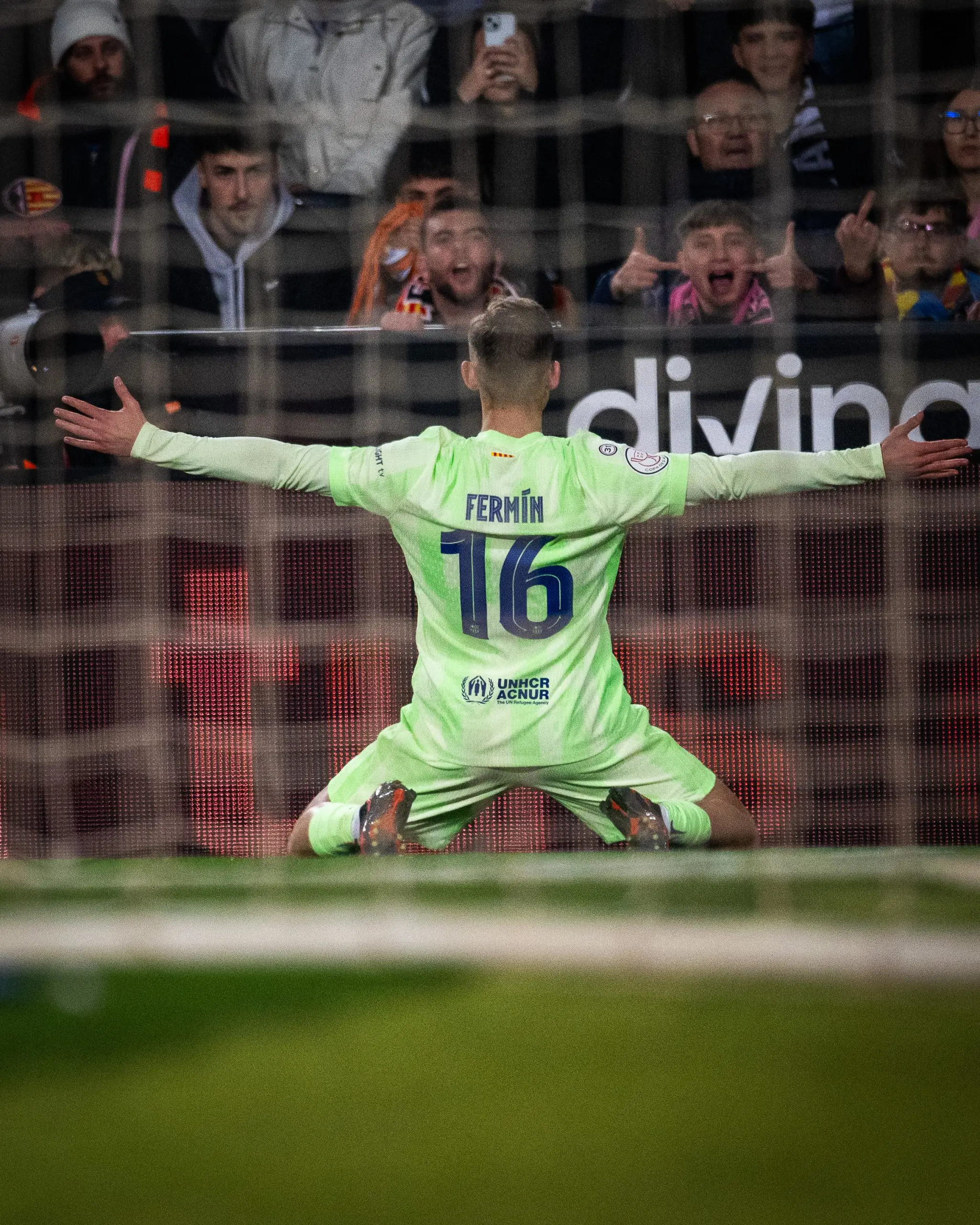 关于巴萨逆转战胜瓦伦西亚，梅西双响的信息